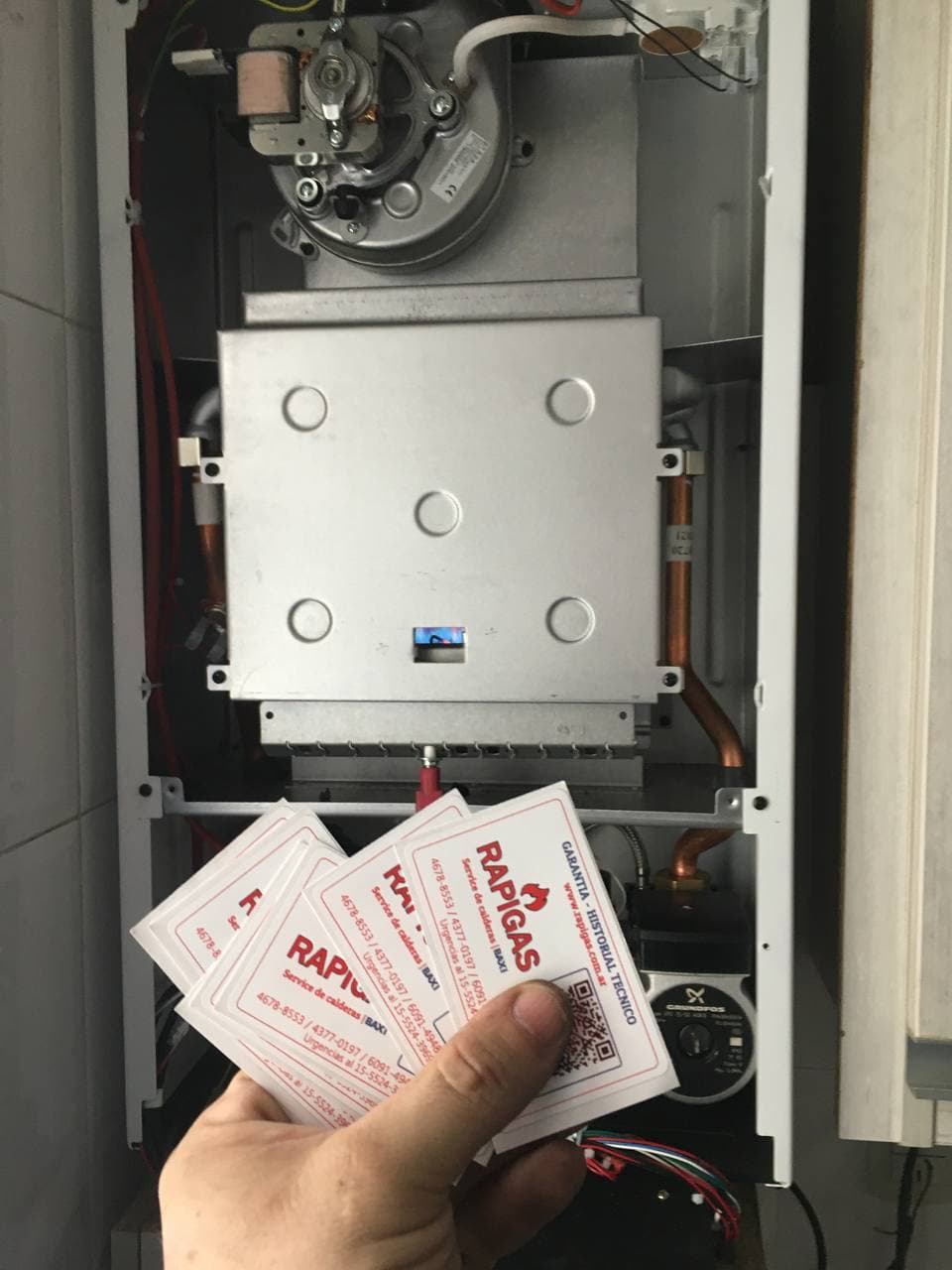 Instalación interna caldera BAXI por técnicos RAPIGAS